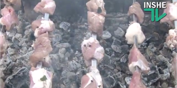 Ну, шашлык, так шашлык. Как его можно приготовить быстро и вкусно