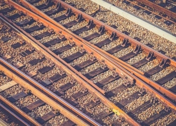 Во Львове столкнулись три поезда – восемь товарных вагонов сошли с рельсов, пострадавших нет