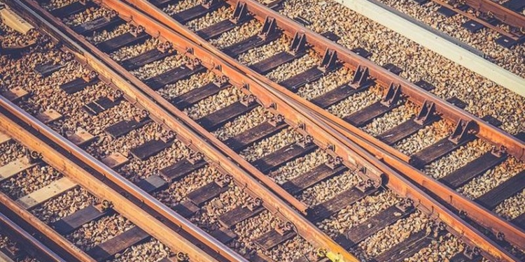 Во Львове столкнулись три поезда – восемь товарных вагонов сошли с рельсов, пострадавших нет