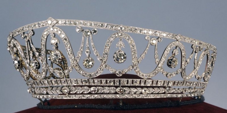 Из музея в ФРГ украли золотую диадему с 367 бриллиантами стоимостью 1,2 млн евро – музейщики не сразу заметили пропажу