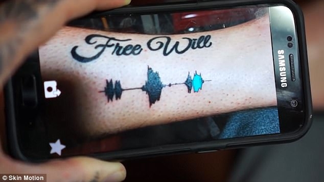 О, куда техника дошла: в Лос-Анджелесе предлагают сделать звучащую татуировку