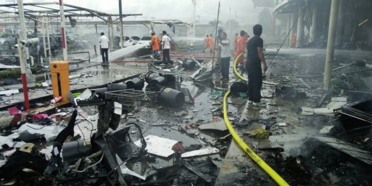 На юге Таиланда в результате взрывов были ранены около 50 человек