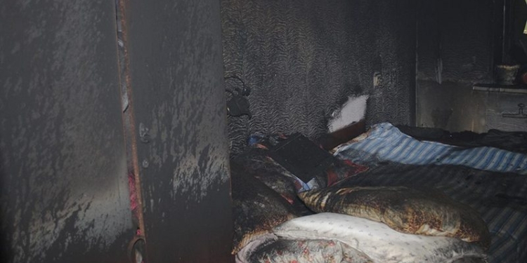 Из горящей квартиры в Николаеве пенсионера пришлось доставать через окно