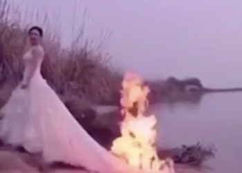 Ради эффектных фото: китайская невеста решила поджечь подвенечное платье
