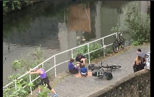 Когда прямо на дороге – клад. Жестокий британец испытал своих соотечественников