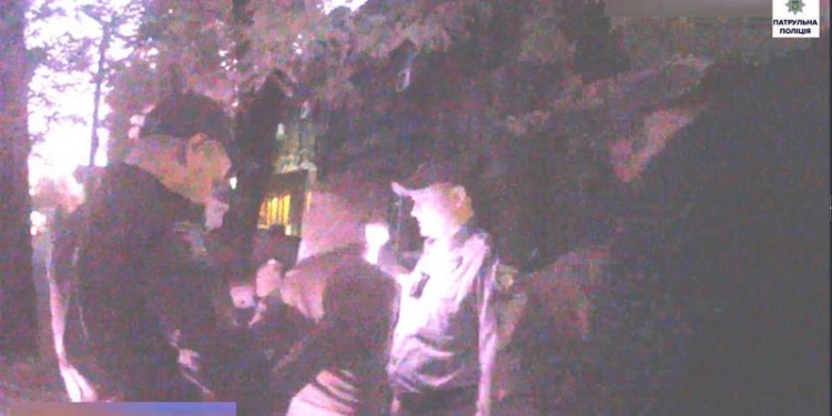 В Николаеве вор, только что ограбивший квартиру, нецензурно бранился и полез с кулаками к патрульным