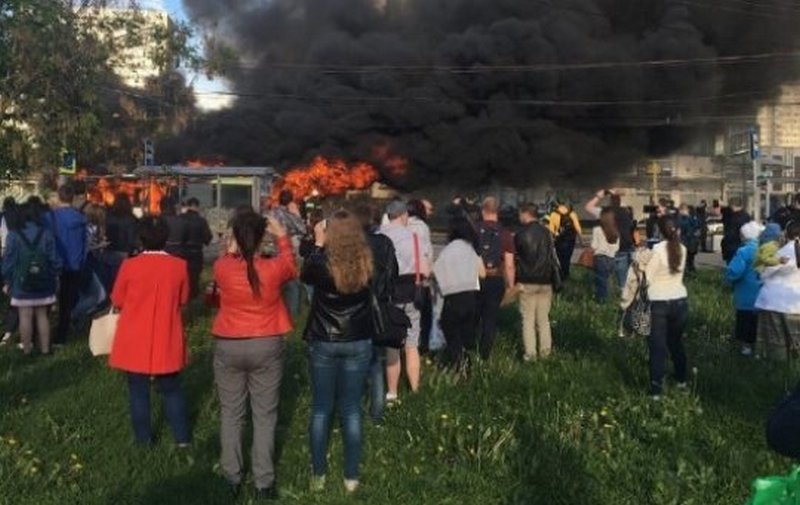 В Москве загорелся и взорвался автобус 1