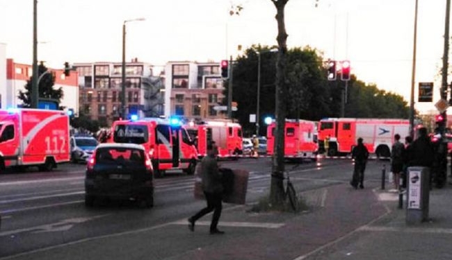 В Германии машина въехала на станцию метро