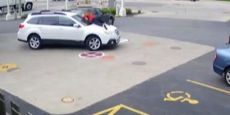 Потому что боролась за свое: американка не дала угнать свое авто довольно необычным способом