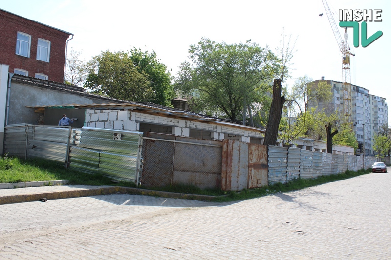 Депутаты Николаевского горсовета продлили срок пользования землёй под скандальными гаражами, построенными вместо логистического центра 2