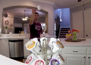 Ловкость рук и никакого мошенничества: трюки пятерых молодых американцев восхищают своей меткостью и точностью