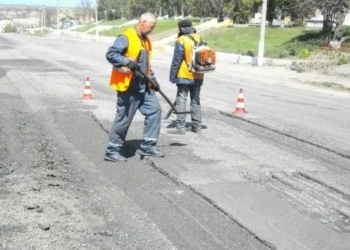 Николаевские дорожники работали и в первомайские праздники