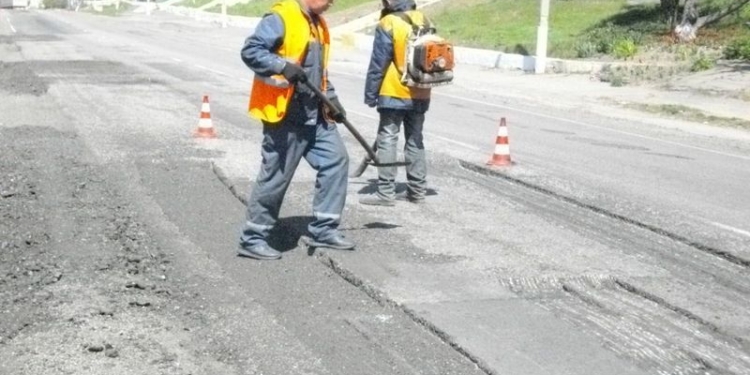 Николаевские дорожники работали и в первомайские праздники