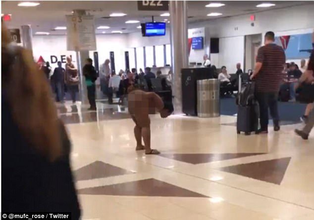 «Я вам всем покажу!»: в Атланте по международному аэропорту разгуливала голая женщина 1