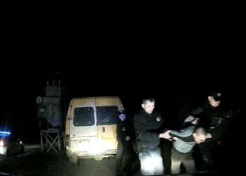 В Николаеве пьяный водитель сначала удирал на микроавтобусе от полицейских, а потом устроил «показательные выступления»