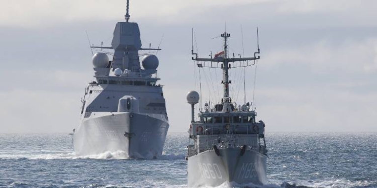 И опять: в экономической зоне Латвии снова гуляли российские корветы