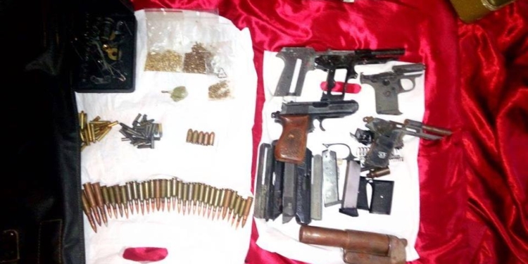 СБУ в Николаеве изъяло оружие с глушителем и бреприпасы