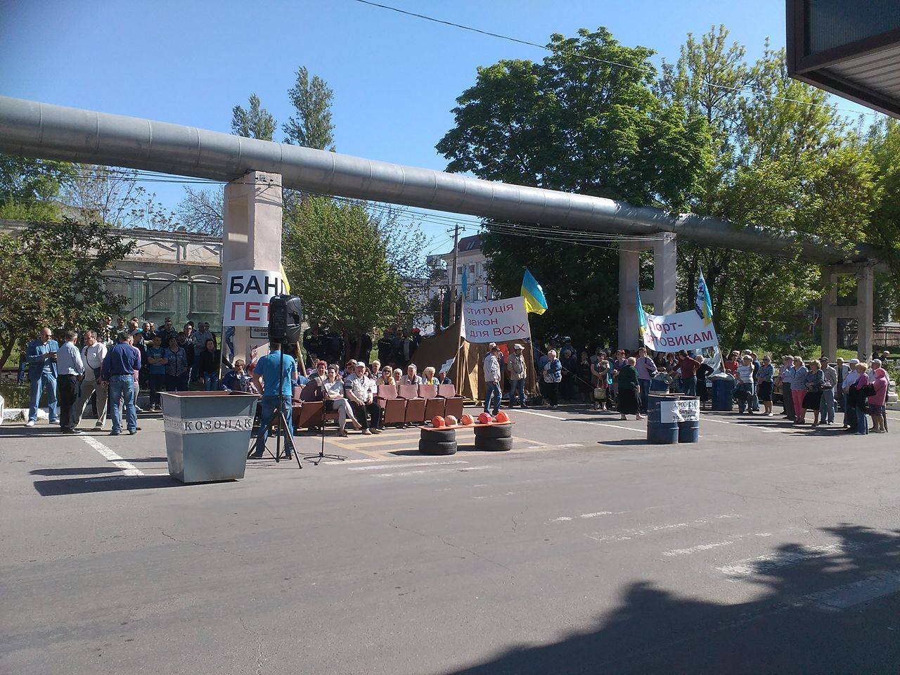 В Николаеве продолжается протест портовиков, выступивших против произвола АМПУ