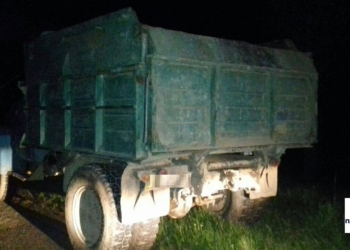 Патрульные в Николаеве задержали машину с ворованным песком и наркоманом-водителем