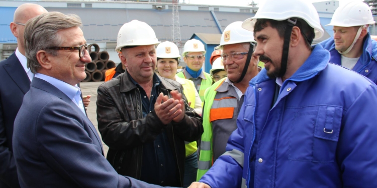 Сергей Тарута в Николаевском морпорту: “Мы будем рвать глотки всем, кто мешает вам работать”