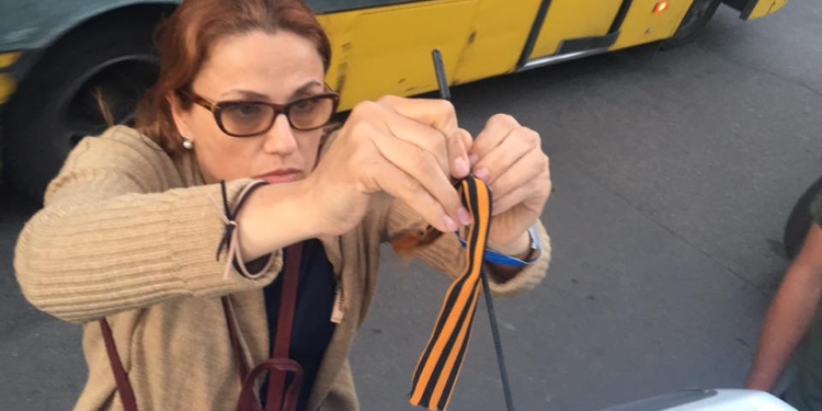 В Одессе прокололи шины молдавской машине с георгиевской лентой и вызвали полицию