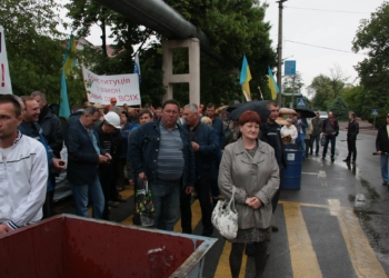 Николаевские портовики приостановили акцию протеста, узнав об отставке руководителя НФ АМПУ Козонака