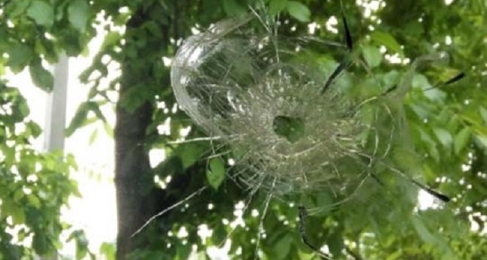 В Вознесенске обстреляли дом депутата горсовета и оставили похоронный венок