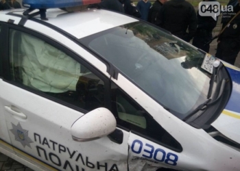 В Одессе полицейский автомобиль врезался в магазин