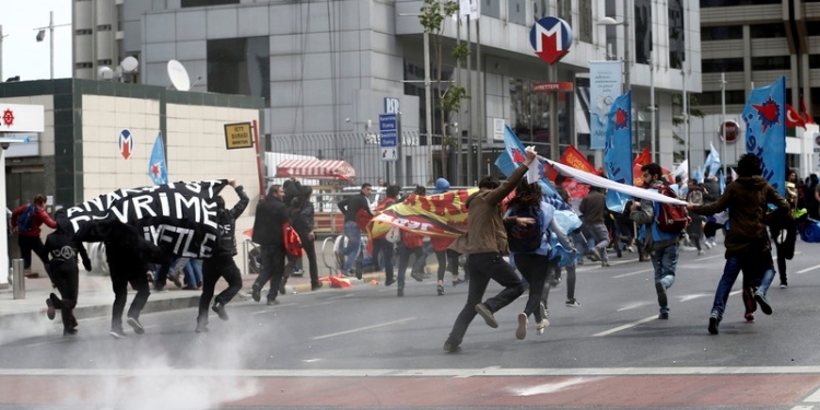 Первомай в Стамбуле: резиновые пули и слезоточивый газ