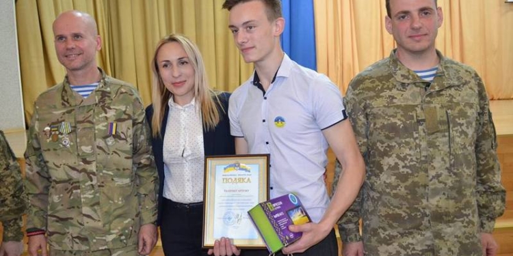 «Дети Николаевщины – детям Донбасса»: благодаря собранном николаевскими школьниками макулатуре в Гранитном будет восстановлен компьютерный класс