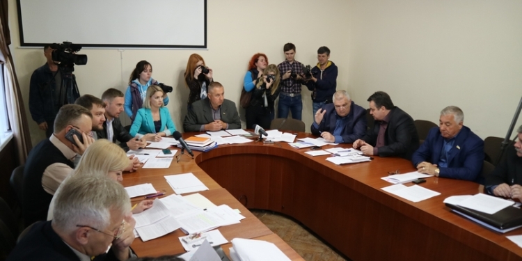 Депутаты Николаевского горсовета рекомендуют мэру ввести мораторий на обрезку деревьев