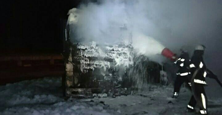 Поджог? В Николаеве загорелись сразу три припаркованных «ДАФа»