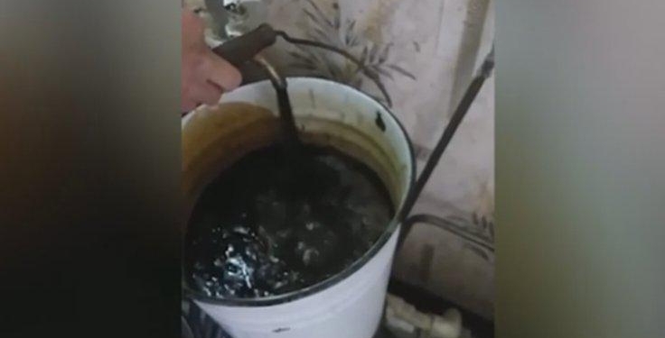 В Ираке нефть пошла прямо из водопровода. Но жители этому не рады