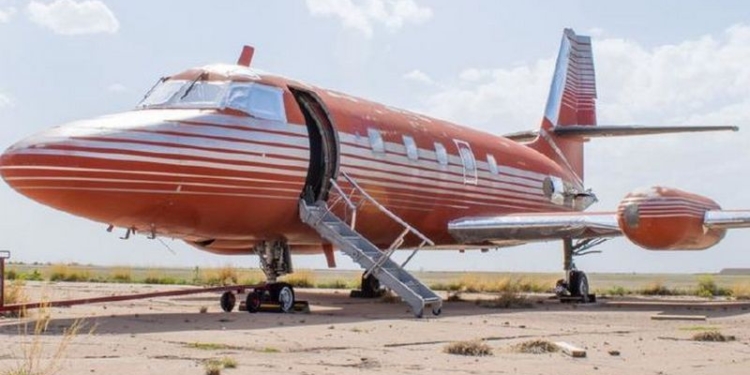 В США на аукционе за $430 тыс продали личный самолет Элвиса Пресли