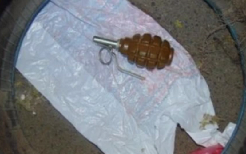 В Киеве нашли боевую гранату на детской площадке 1