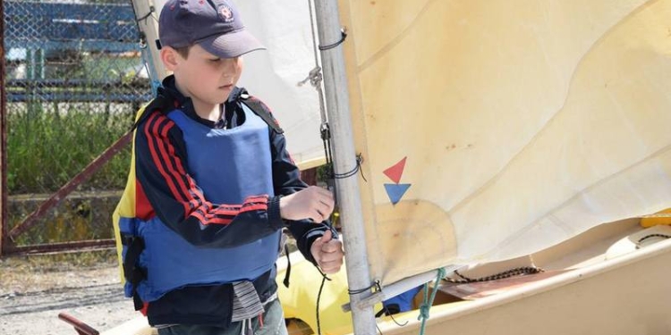 В Николаеве стартовала детская парусная регата