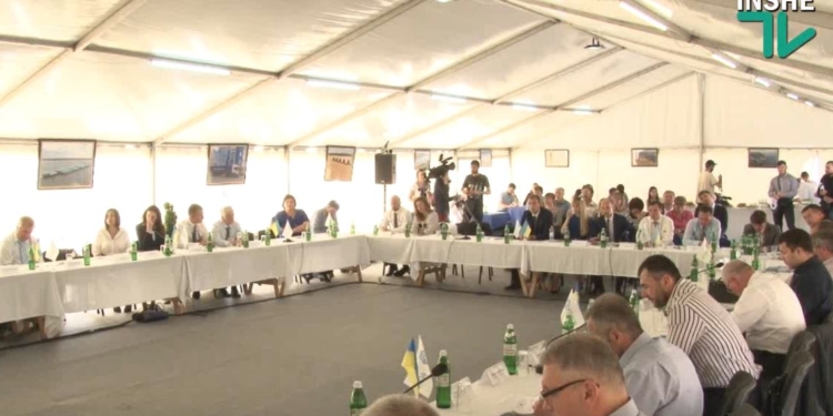 В Николаеве за «круглым столом» искали пути выхода из кризиса, возрождения судостроения и речных перевозок