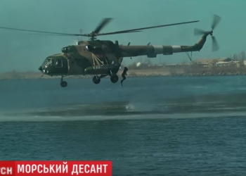 К бою готовы. В Очакове морские котики десантировались в море