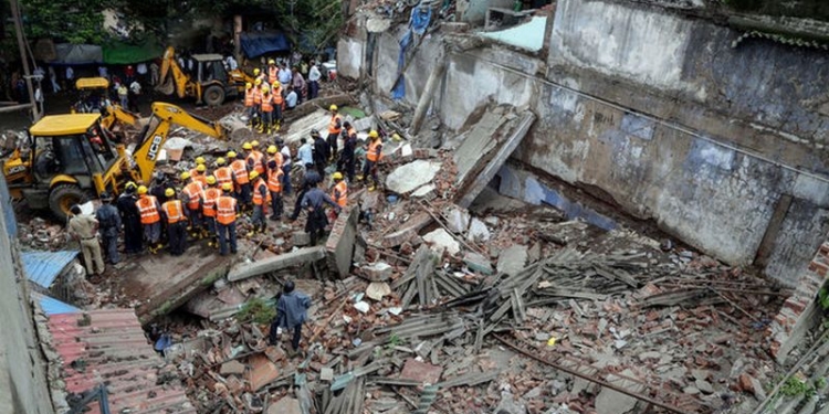 В Индии на свадьбе обрушилась стена, более 20 погибших