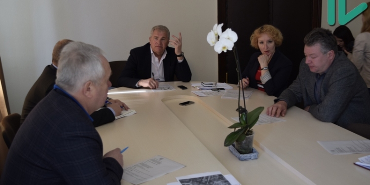 Депутаты хотят, чтобы чиновники мэрии предоставили алгоритм выдачи разрешения на проведение скандального гастрофестиваля под зданием Николаевского горсовета