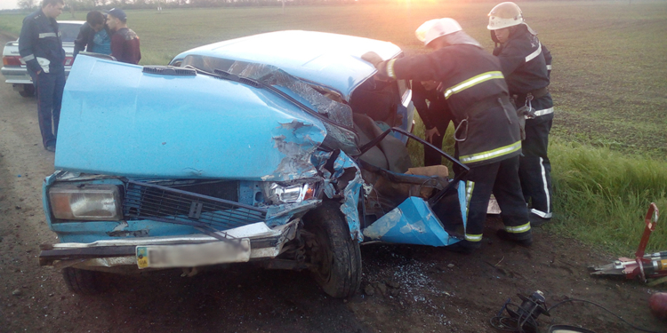 ДТП на Николаевщине: спасателям пришлось “вырезать” мужчину из искореженного автомобиля