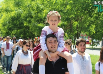 В Николаеве состоялся Мегамарш вышиванок