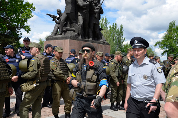 В Николаеве сегодня во время праздничных мероприятий задержали 5 граждан, на одного завели дело – за угрозы в адрес полицейских