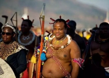 Парад невест по-свазилендски: король выбирает 14-ую жену из 70 тысяч девственниц