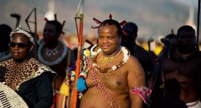 Парад невест по-свазилендски: король выбирает 14-ую жену из 70 тысяч девственниц