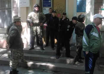 Продолжение конфликта: в Николаеве националисты и участники АТО разгромили офис “афганцев”