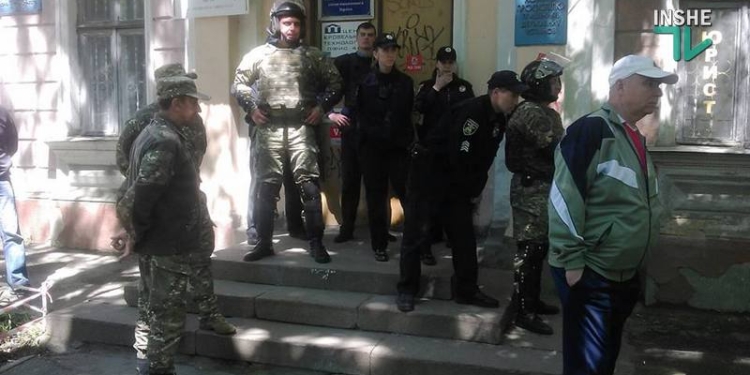 Продолжение конфликта: в Николаеве националисты и участники АТО разгромили офис “афганцев”