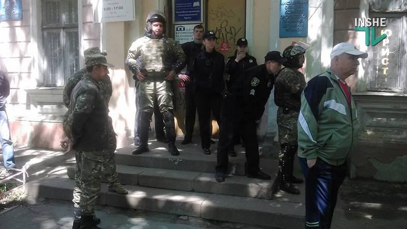 Продолжение конфликта: в Николаеве националисты и участники АТО разгромили офис "афганцев" 8