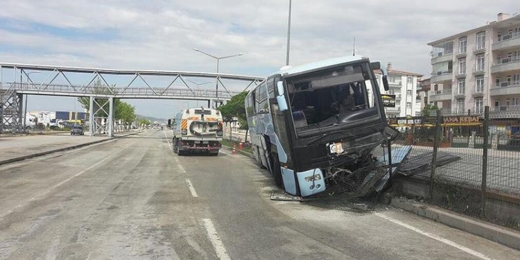 В Турции в ДТП попал автобус с членами правящей партии – 32 травмированных