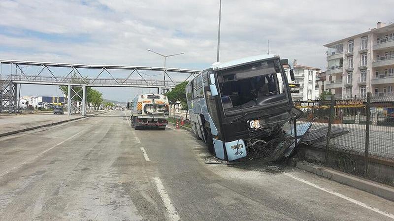 В Турции перевернулся автобус, погибли 8 человек - СМИ 1